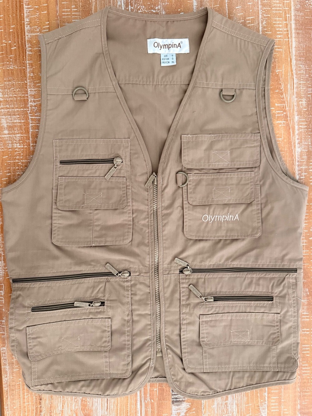 OlympinA Utility Fishing Vest in Khaki Size S all zippers work! Like New!